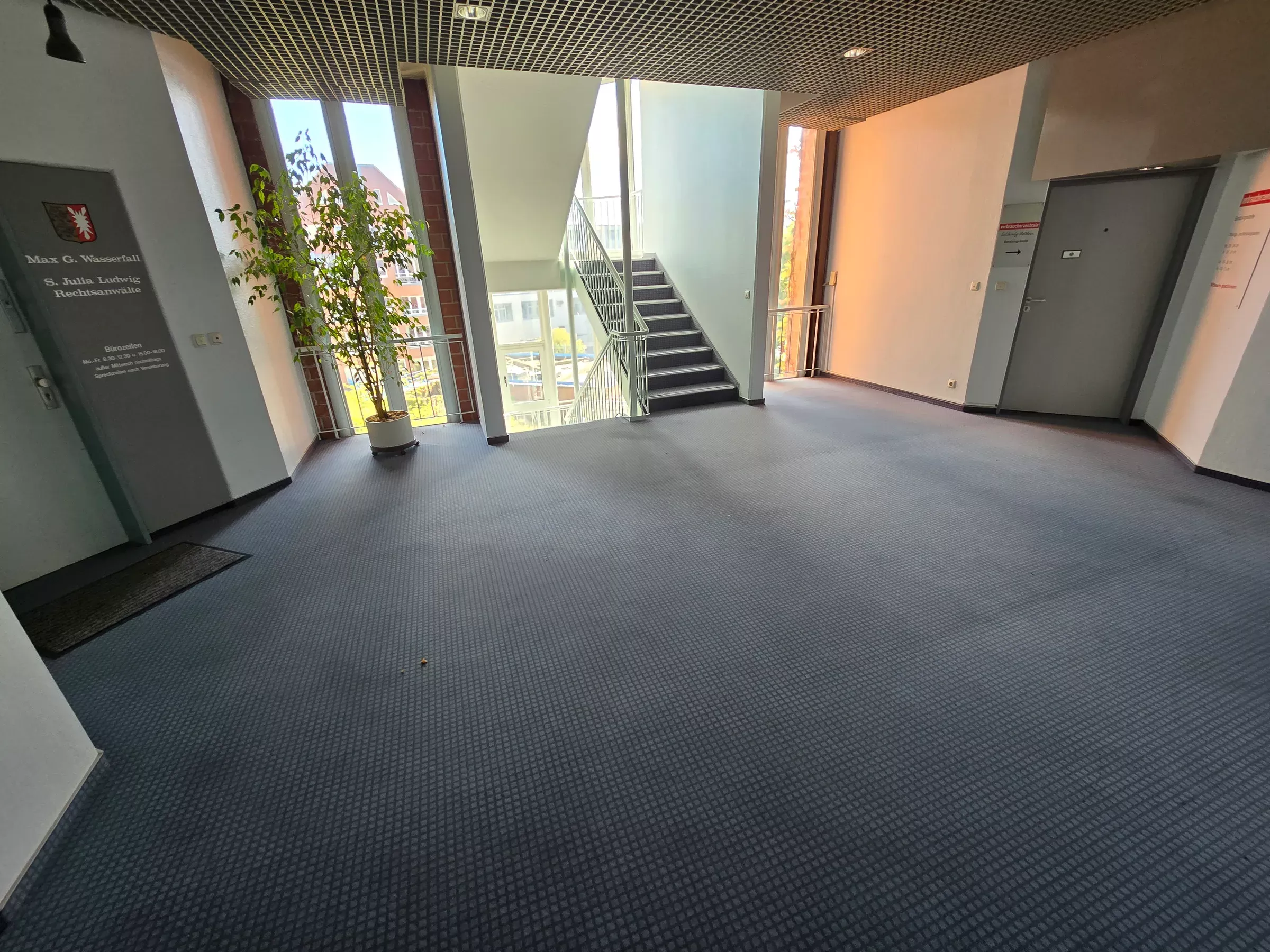 Bürogebäude mit Teppichboden